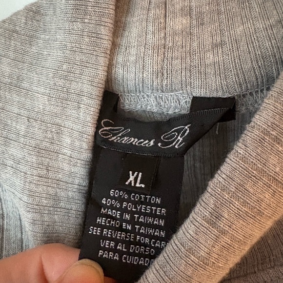 Chances R Gray Ribbed Sleeveless Turtleneck Top - Picture 4 of 4